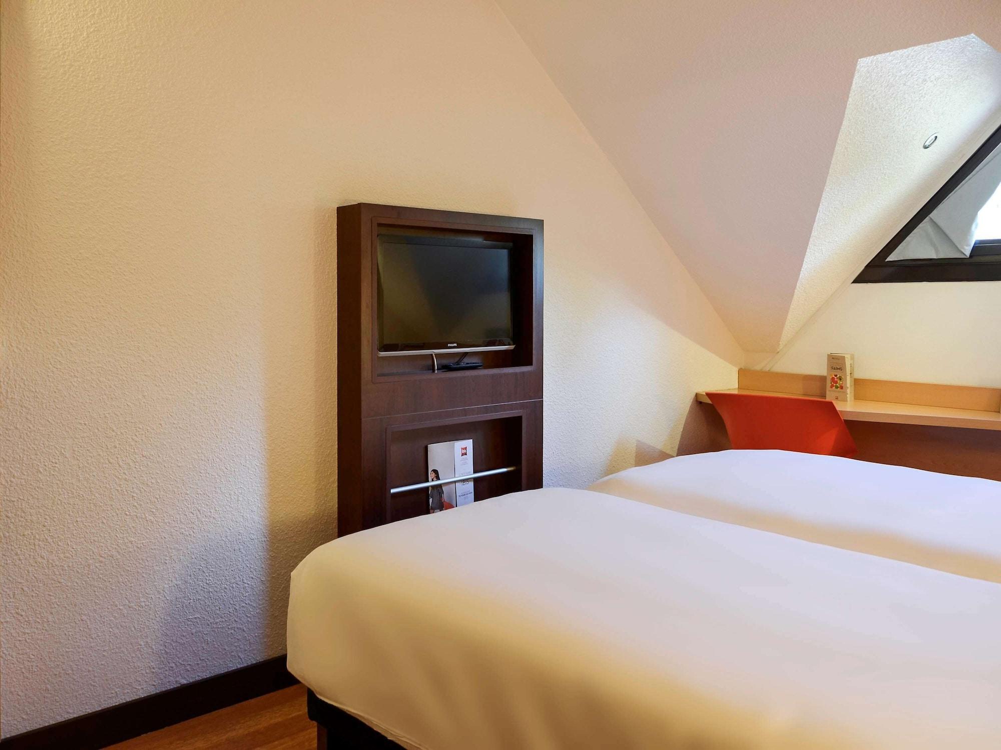Hotel Ibis Nevers Bagian luar foto