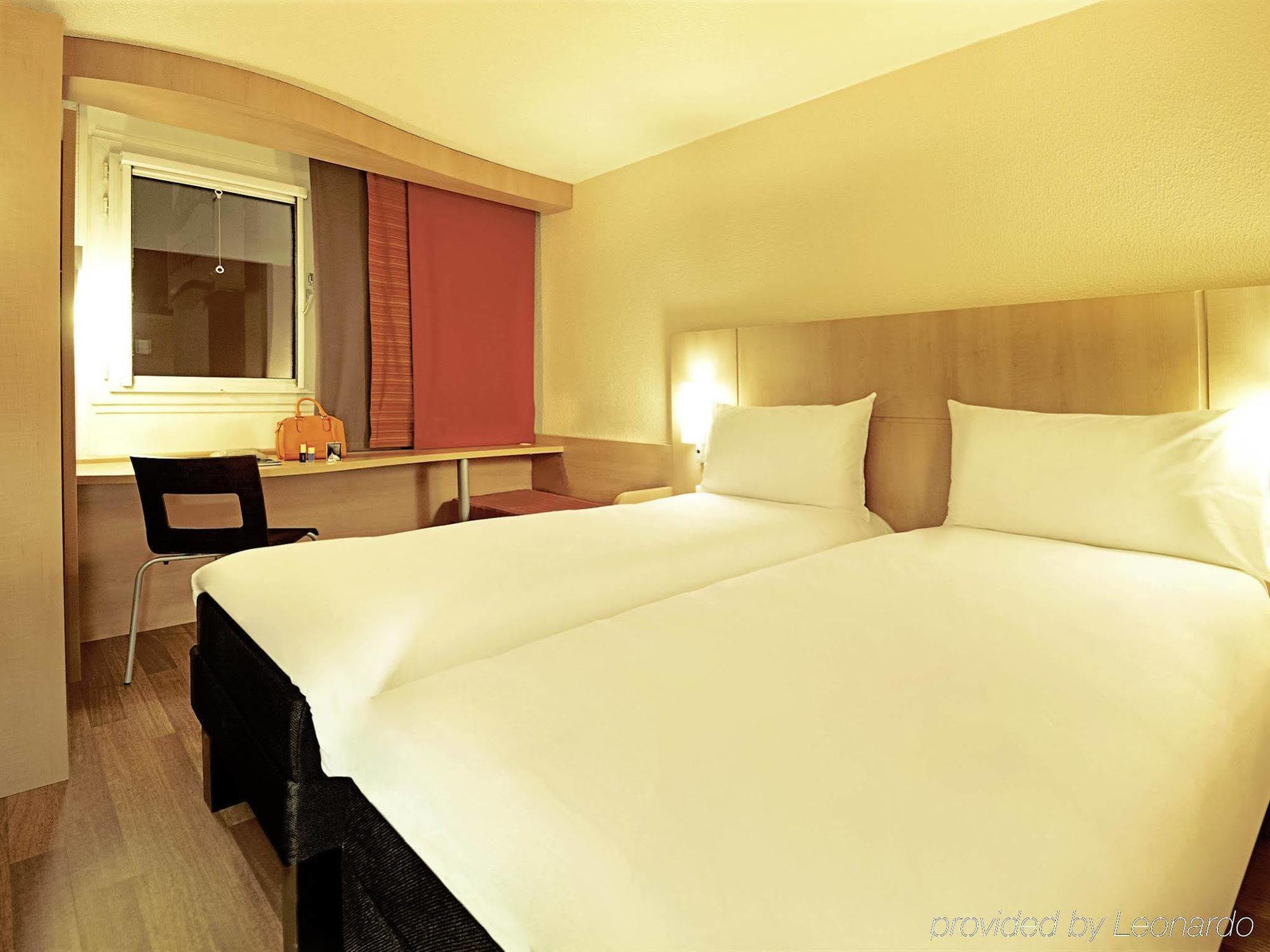 Hotel Ibis Nevers Bagian luar foto