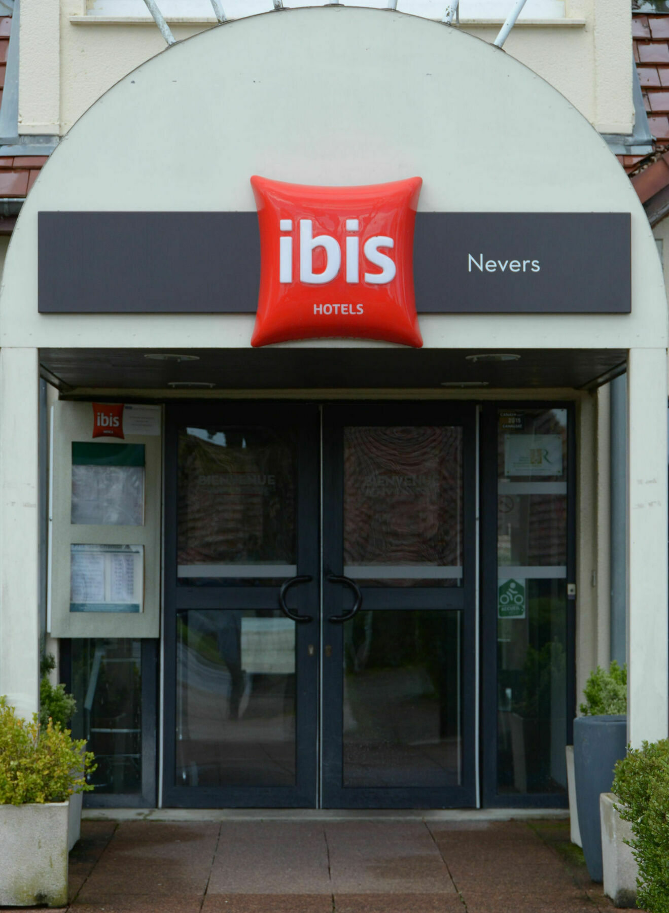 Hotel Ibis Nevers Bagian luar foto